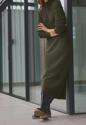 Next, Robe pull - green