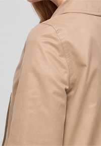 s.Oliver Trenchcoat - sand