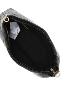 Borsa a tracolla in pelle trapuntata nera con cerniera dorata, dotata di un interno liscio e accessori di chiusura in oro.