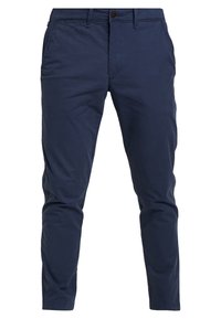 Chinos blu navy realizzati in cotone leggero, dotati di chiusura con bottone, passanti per cintura e tasche laterali. Design slim fit con linee pulite.
