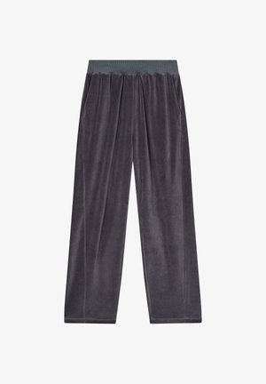 Pantalones de pierna ancha de terciopelo gris con cinturilla acanalada, que cuentan con bolsillos laterales y una textura suave y aterciopelada. Aptos para uso casual.