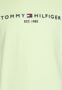 Tommy Hilfiger TOMMY LOGO TEE - T-shirt estampada - lumen flash