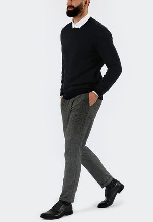 Wojas Elegantní šněrovací boty - black