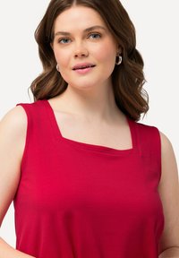 Ulla Popken LONG  CARREE-AUSSCHNITT ÄRMELLOS - Top - red