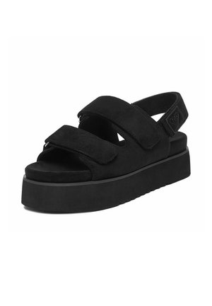 Sandalo platform nero con due ampi cinturini regolabili e cinturino posteriore, realizzato in materiale simil-pelle scamosciata.