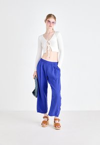 GAP WIDE LEG EASY PANT GAUZE - Pantalon classique - dazzling blue