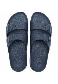 Sandales bleu marine en matériau texturé, présentant deux sangles ajustables avec boucles et une finition subtilement pailletée sur la surface.