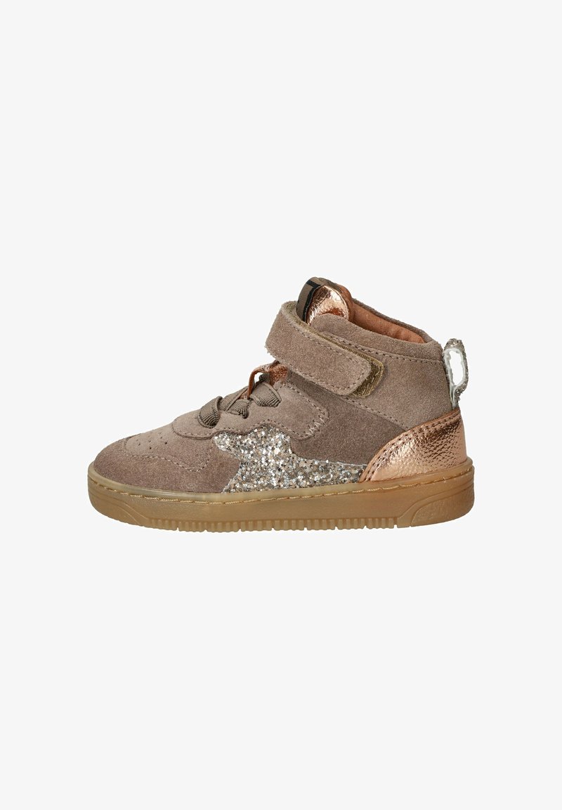 Bruine suede high-top sneakers met een glinsterend zilveren sterontwerp, bronzen accenten, een klittenbandsluiting en een gestructureerde rubberen zool.