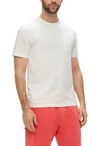 s.Oliver MIT BRUSTTASCHE - T-shirt basic - weiß