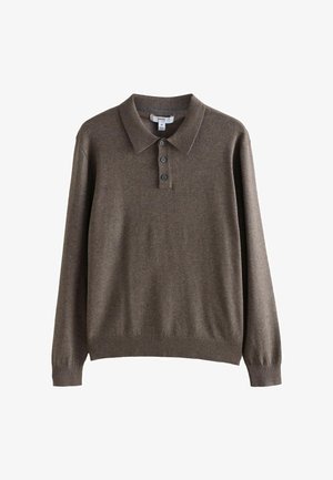 Brun langærmet polo sweater lavet af blødt stof, med klassisk krave, tre-knap lukning og ribbede manchetter og kant.
