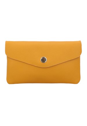 Portafoglio in pelle giallo stile busta con patta arrotondata fissata da un singolo bottone a pressione metallico rotondo.
