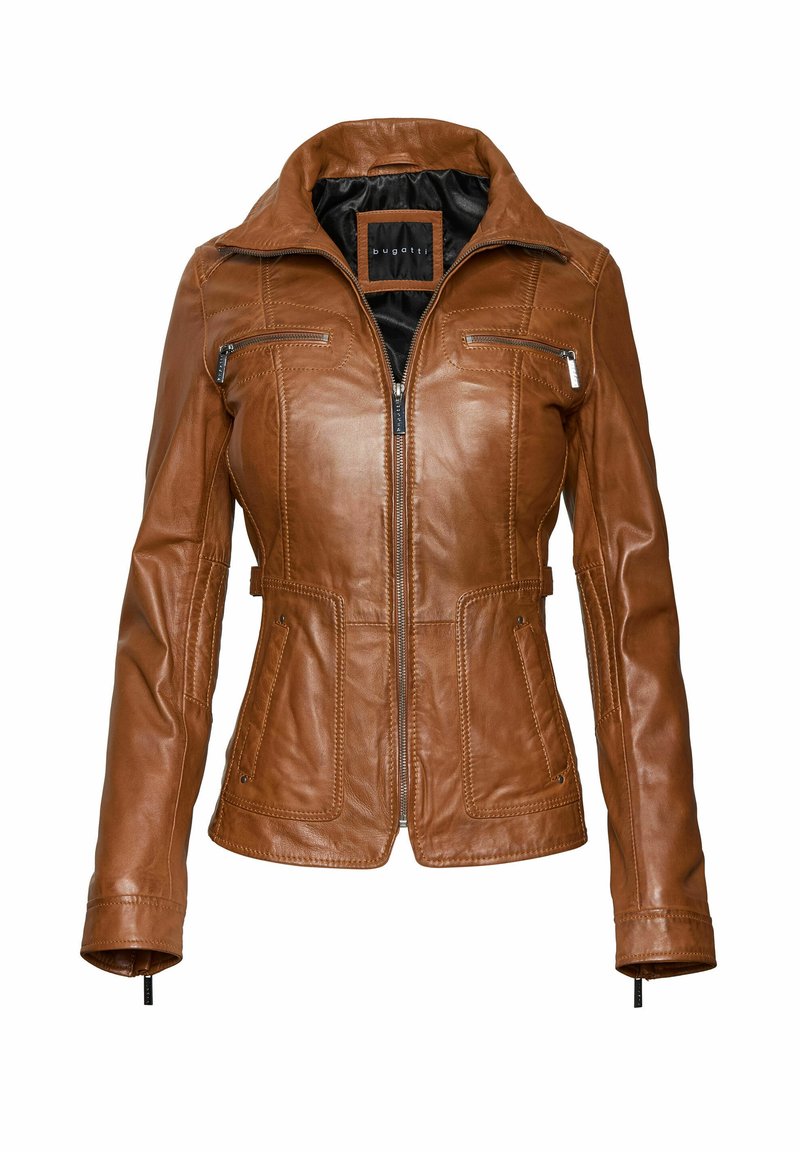 Bruine leren jas met een aansluitend ontwerp, gestructureerde kraag en ritszakken. Heeft stikdetails en een gladde textuur.