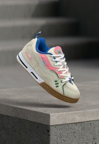 Επιλέχθηκε, antique white/pink