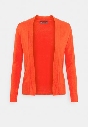 Cardigan arancione a maglia con apertura frontale, maniche lunghe e texture liscia. Design semplice, senza fantasie, con polsini e orlo a coste.