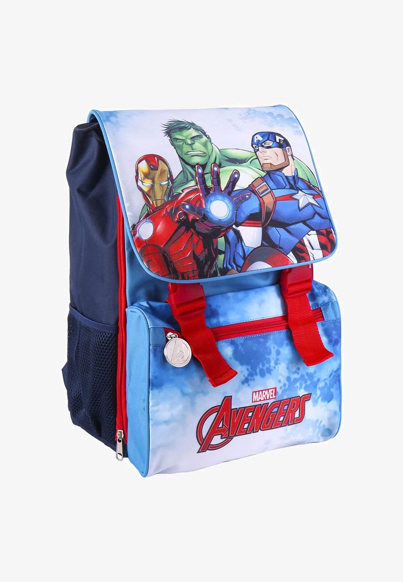 Marvel Avengers Rucksack mit einem blau-roten Design, Comic-Charakter-Drucken auf der Klappe, mit einer vorderen Reißverschlusstasche und einem seitlichen Netztaschen.