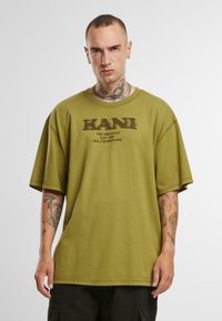 Karl Kani - RETRO SPRAYED - Trükipildiga T-särk - olive Väikepilt 1