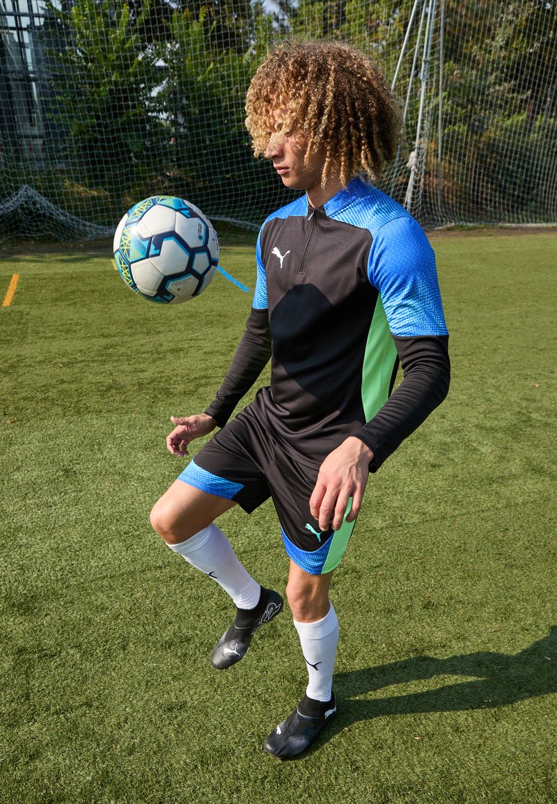 Puma INDIVIDUALFINAL SHORTS - Sportovní kraťasy - black/fizzy apple