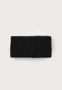 Sort strikket pandebånd med vertikal ribstruktur, blødt stof, rektangulær form og ingen synlige metaldele eller dekorationer.