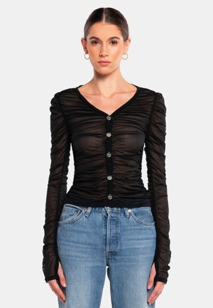 Musta läpinäkyvä pitkähiha toppi, jossa on rypytetty pinta, V-kaula-aukko ja etunapit. Ominaisuuksiin kuuluu slim fit -malli ja ryppyinen yksityiskohta hartioilla.