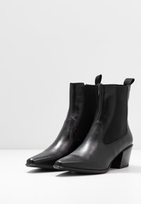 Vagabond Botines - black