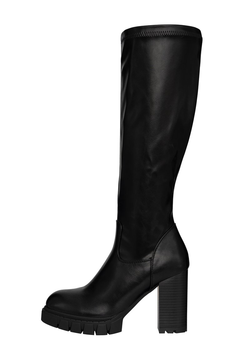 Botas negras hasta la rodilla, hechas de cuero suave, con un tacón grueso, suela texturizada y un diseño ajustado con costuras mínimas.