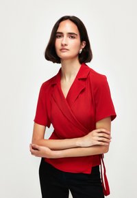 adL SHORT SLEEVE FRONT TIE - Bluse - red