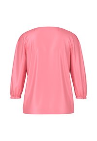 Rosa Satinbluse mit lockerem Schnitt, rundem Ausschnitt und Ballonärmeln mit gerafften Manschetten. Glatte Textur, schlichtes Design.