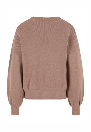 Hnědý pletený svetr s texturovaným žebrovým vzorem, kleslými rameny a balónovými rukávy, s širokým lemem a uvolněným střihem.