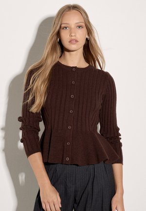 Apricot, RIBBED KNIT PEPLUM HEM CARDIGAN - Chaqueta de punto - brown