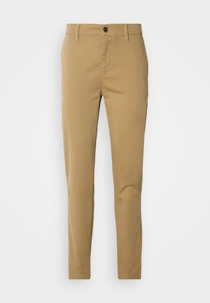 Khaki hlače iz bombaža. Slim fit dizajn s gladko teksturo, sprednjimi žepi in enim gumbom za zapiranje na pasu.
