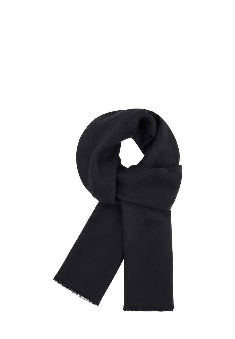 Črn šal, pravokotne oblike, izdelan iz mehke tkanine, z razmršenimi robovi za teksturo. Lahka in vsestranska zasnova.