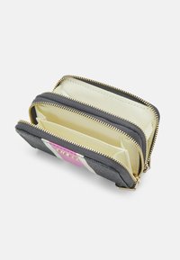 Guess DOUBLE ZIP MINI WALLET - Piniginė - coal