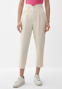 s.Oliver RELAXED À JAMBES - Broek - helles beige