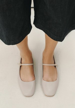 Next, Riemchenballerina - new bone