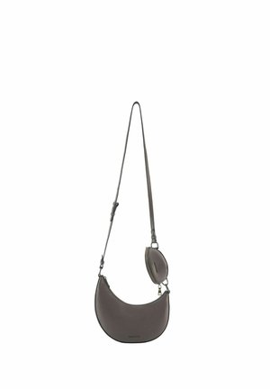 Bolso de hombro en forma de media luna de color gris oscuro con correa ajustable y pequeño monedero desmontable colgado al lado.