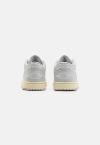 Jordan AIR JORDAN 1 LOW - Baskets basses - sail/neutral grey/coconut milk