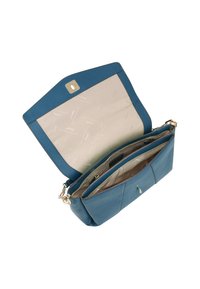 Blauwe leren handtas met een gestructureerd ontwerp, gouden hardware en een ruime binnenkant met twee compartimenten en een ritsvak.