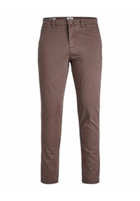 Chino in cotone marrone con design a gamba dritta, dotato di chiusura frontale con bottone e tasche. Texture liscia senza motivi visibili.
