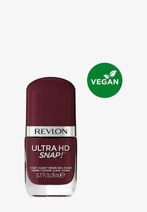 Bottiglia di smalto per unghie vegano Revlon Ultra HD Snap rosso scuro con etichetta vegana verde su sfondo bianco.