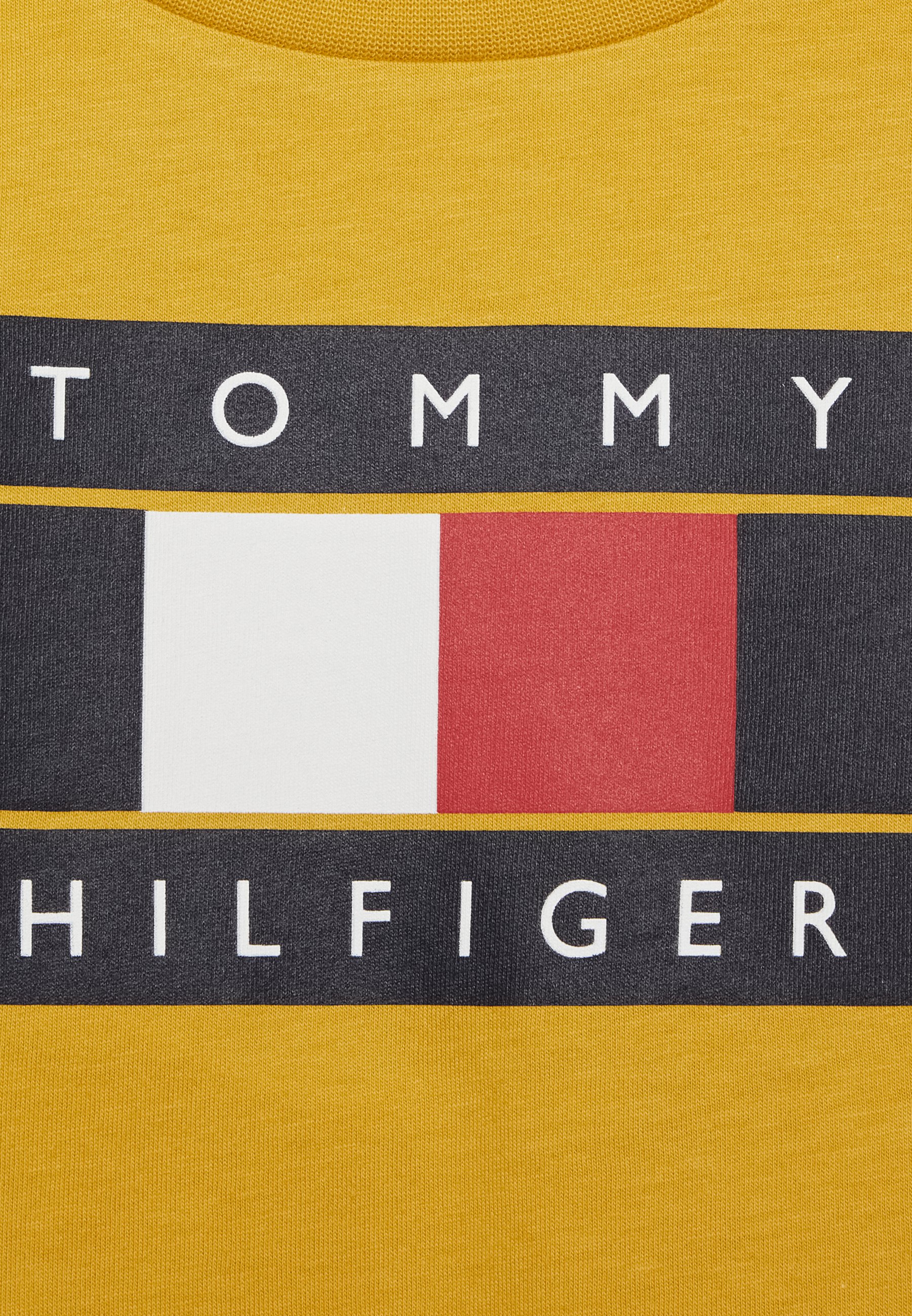 Tommy Hilfiger GLOBAL STRIPE FLAG TEE - Camiseta estampada - tuscan  yellow/amarillo - Zalando.es