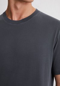 Thumbnail Image 4