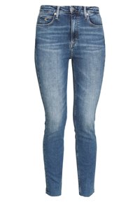 Niebieskie wąskie dżinsy wykonane z denimu, z wysokim stanem, z efektem przetarcia na udach oraz klasycznym pięciopunktowym designem z metalowymi elementami.