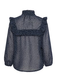 Sötétkék, áttetsző blúz fehér pöttyökkel, magas, fodros gallérral, fodros díszítéssel a háton, és hosszú puffos ujjakkal, elasztikus mandzsettákkal.