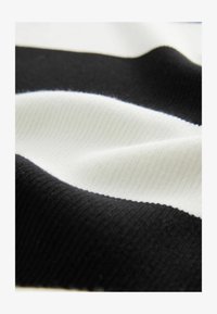 Atlasīts, black & white stripe