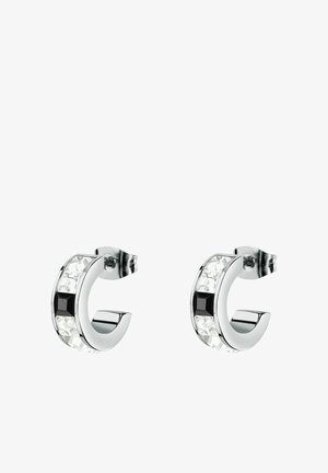 Orecchini a cerchio in argento con pietre rettangolari trasparenti e nere, finitura lucida e design lavorato lungo il bordo esterno.