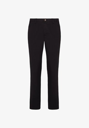 Pantalon droit noir en coton, avec une fermeture à bouton à l'avant et des poches. Texture lisse avec un minimum de détails.