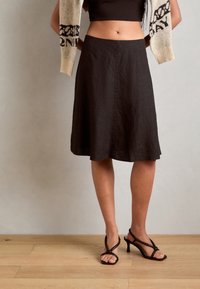 Marc O'Polo A-linjainen hame - black