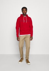 Tommy Hilfiger LOGO HOODY - Mikina s kapucňou - fireworks