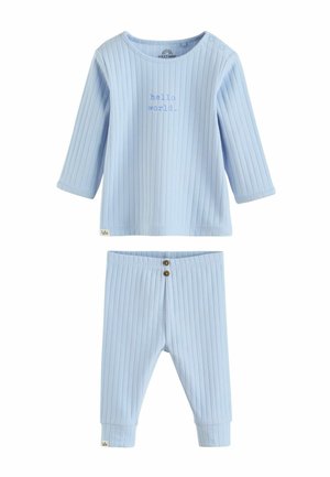 Lichtblauw geribbeld babyshirt met lange mouwen en de tekst "hello world." en bijpassende geribbelde broek met twee knopen aan de taille.