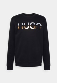 Felpa nera in misto cotone, con scollo a girocollo, polsini a costine e logo lucido "HUGO" sul petto in argento e oro.